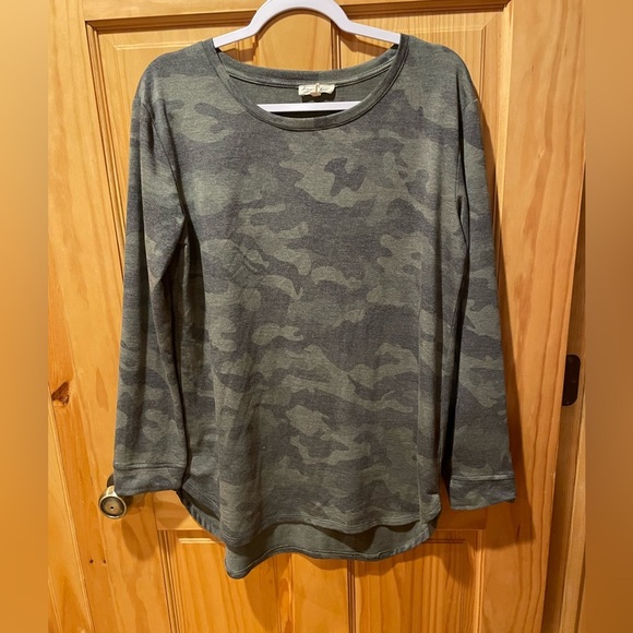 Jane and Delancey Top Camo Green Long Sleeve Womens M used in good condition - Picture 1 of 3